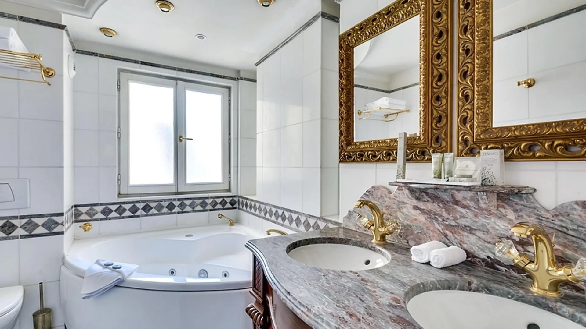 La Villa Royale Paris Fransa