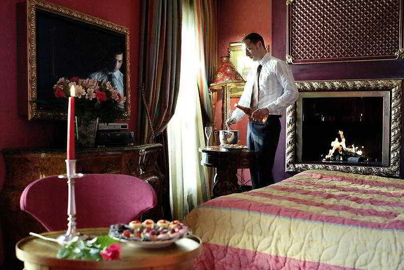 **** Otel La Villa Royale Paris Fransa